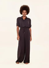 Load image into Gallery viewer, Model Front: Uv Line Beach Trousers Pantalona Preto Upf50+