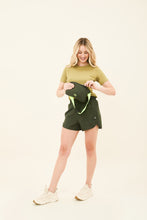 Load image into Gallery viewer, Image 07: Uv Line Fitness Cover Up Bag-Foldable Windbreaker Jacket Verde Militar