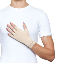 Load image into Gallery viewer, Model Front: Uv Line Glove Short Gloves Uni Beige Upf50+