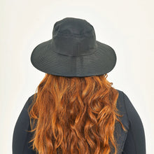 Load image into Gallery viewer, Model Back: Hat Lyon Nac L Fem Black UPF50+