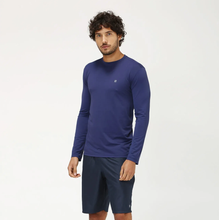 Load image into Gallery viewer, Model Front: Uv Line Rash Guard Longsleeve Uvpro Marinho