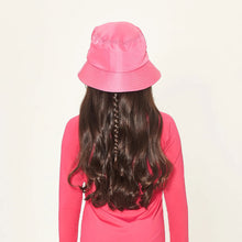 Load image into Gallery viewer, Model Back: Uv Line Bucket Hat Basic Kids Pink Rosa Upf50+
