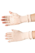 Load image into Gallery viewer, Model Front: Meduim Gloves Long Fingerss Uni Beige UPF50+