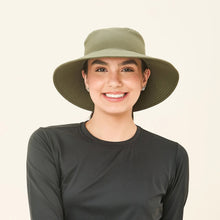 Load image into Gallery viewer, Model Front: Hat California Nac Fem Green Militar UPF50+