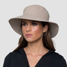 Load image into Gallery viewer, Model Front: Hat California Nac Fem Sand UPF50+