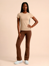 Load image into Gallery viewer, Model Front: T-Shirt Fem New Fit Fem Sand UPF50+