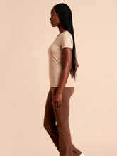 Load image into Gallery viewer, Image 03: T-Shirt Fem New Fit Fem Sand UPF50+
