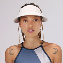 Load image into Gallery viewer, Model Front: Visor Leblon Sand UPF50+