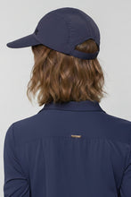 Load image into Gallery viewer, Model Back: Visor Capri Colors Nac Fem Navy Blue UPF50+