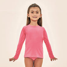 Load image into Gallery viewer, Model Front: Uv Line Rash Guard Acqua Qr Code Chiclete Fluor Upf50+