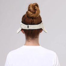 Load image into Gallery viewer, Model Back: Uv Line Visor Visor Bali Fem Sand Black Upf50+