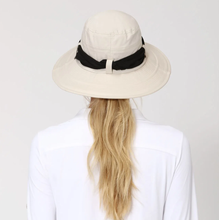 Load image into Gallery viewer, Model Back: Hat Paris Ville L Fem Sand UPF50+