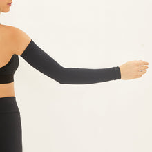 Load image into Gallery viewer, Model Back: Uv Line Glove Long Sleeve Uni Black Upf50+