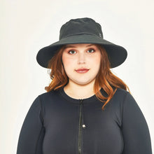 Load image into Gallery viewer, Model Front: Hat Lyon Nac L Fem Black UPF50+