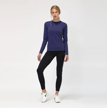 Load image into Gallery viewer, Model Front: Uv Line Rash Guard Longsleeve Uvpro Fem Navy Blue Upf50+