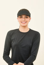 Load image into Gallery viewer, Model Front: Uv Line Visor Visor Elastic Preto Upf50+