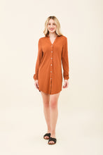Load image into Gallery viewer, Model Front: Uv Line Shirtdress Shirtdress Copenhagen Caramelo Upf50+
