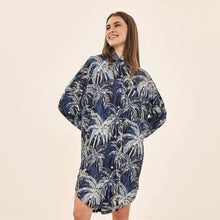 Load image into Gallery viewer, Model Front: Uv Line Shirtdress Shirtdress Ipanema Coqueiros Marinho Upf50+
