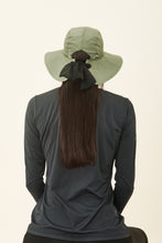 Load image into Gallery viewer, Model Back: Uv Line Floppy Hat San Remo Militar Preto Upf50+
