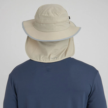 Load image into Gallery viewer, Model Back: Uv Line Flap Hat Chapeu Kansas Nac Areia/Cinza

