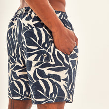 Load image into Gallery viewer, Image 06: Uv Line Short For Men / Bermuda Shorts Costela Aco Upf50+
