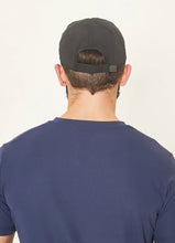 Load image into Gallery viewer, Model Back: Uv Line Caps Cap Uv Pro Masc Black Upf50+
