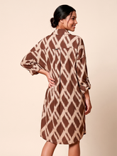 Load image into Gallery viewer, Model Back: Shirtdress Ipanema Diamond UPF50+
