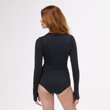 Load image into Gallery viewer, Model Back: Uv Line One-Piece Swimsuit Macae Color V22 Ml Fem Black Upf50+
