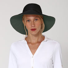 Load image into Gallery viewer, Model Front: Uv Line Floppy Hat San Diego Preto Verde Upf50+
