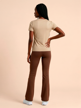 Load image into Gallery viewer, Model Back: T-Shirt Fem New Fit Fem Sand UPF50+
