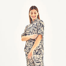 Load image into Gallery viewer, Image 02: Uv Line Beach Top Shirt Copa Costela Off White Upf50+
