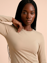 Load image into Gallery viewer, Image 06: Longsleeve Fem New Fit Sand UPF50+
