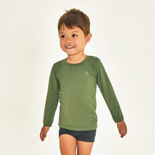 Load image into Gallery viewer, Model Front: Uv Line Rash Guard Longsleeve Baby Verde Militar Upf50+

