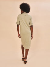Load image into Gallery viewer, Model Back: Uv Line Shirtdress Shirtdress Copenhagen Mescla Areia Upf50+
