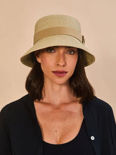Load image into Gallery viewer, Model Front: Cap-Ferrat Linho UPF50+
