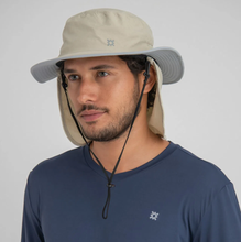 Load image into Gallery viewer, Model Front: Uv Line Flap Hat Chapeu Kansas Nac Areia/Cinza
