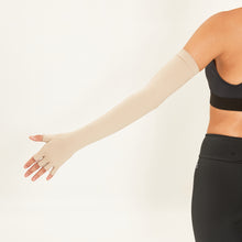 Load image into Gallery viewer, Model Back: Uv Line Glove Extra Long Glove Chocolate Upf50+
