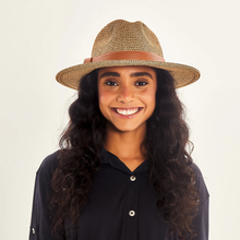 Load image into Gallery viewer, Model Front: Uv Line Fedora Hat Hat Giovana Imp Fem Mescla Upf50+
