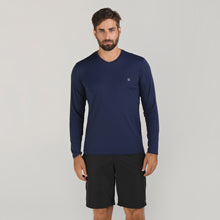 Load image into Gallery viewer, Model Front: Uv Line Fitness Top Sport Fit Mas Ml Marinho Upf50+
