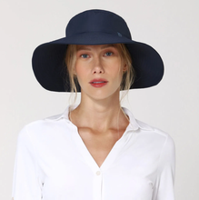Load image into Gallery viewer, Model Front: Uv Line Floppy Hat Hat Lyon Nac L Fem Navy Blue Upf50+
