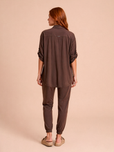 Load image into Gallery viewer, Model Back: Shirt Copa Brown UPF50+
