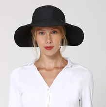 Load image into Gallery viewer, Model Front: Uv Line Floppy Hat Lyon Preto
