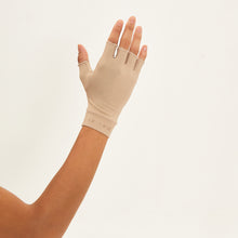 Load image into Gallery viewer, Short Gloves Chocolate UPF50+
