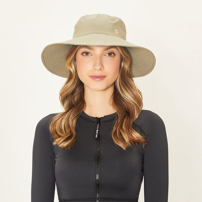 Model Front: Uv Line Floppy Hat Lyon Kaki Upf50+