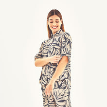 Load image into Gallery viewer, Image 02: Uv Line Beach Top Shirt Copa Costela Off White Upf50+
