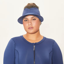 Load image into Gallery viewer, Model Front: Uv Line Visor Visor Granada Eva Marinho Fosco Upf50+
